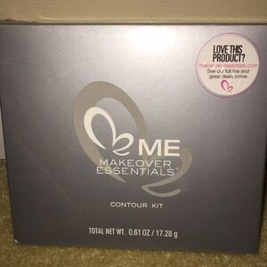 Me Makeover Essentials contour kit